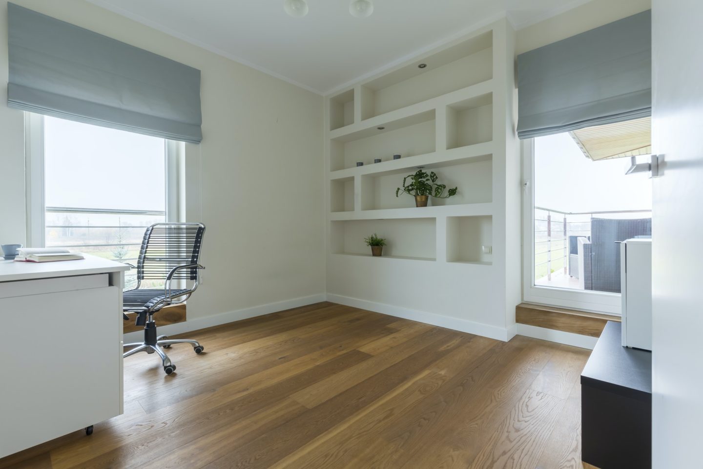 office-with-wooden-floor-e1629862425692