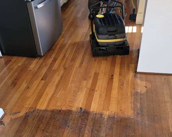 https://a1hardwoodflooring.com/wp-content/uploads/2024/01/wax-removal-machine-1-600x480.jpg